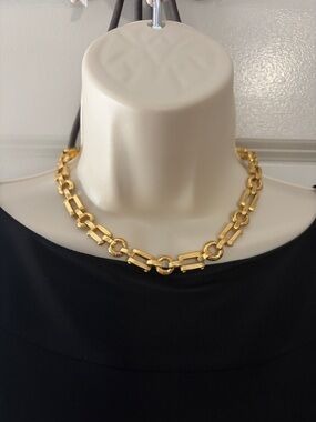 Elegant Gold Chain Necklace